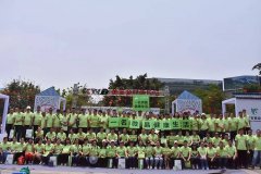 <b>名不雅众一路正在欢喜的氛围中享遭到了一场罕</b>